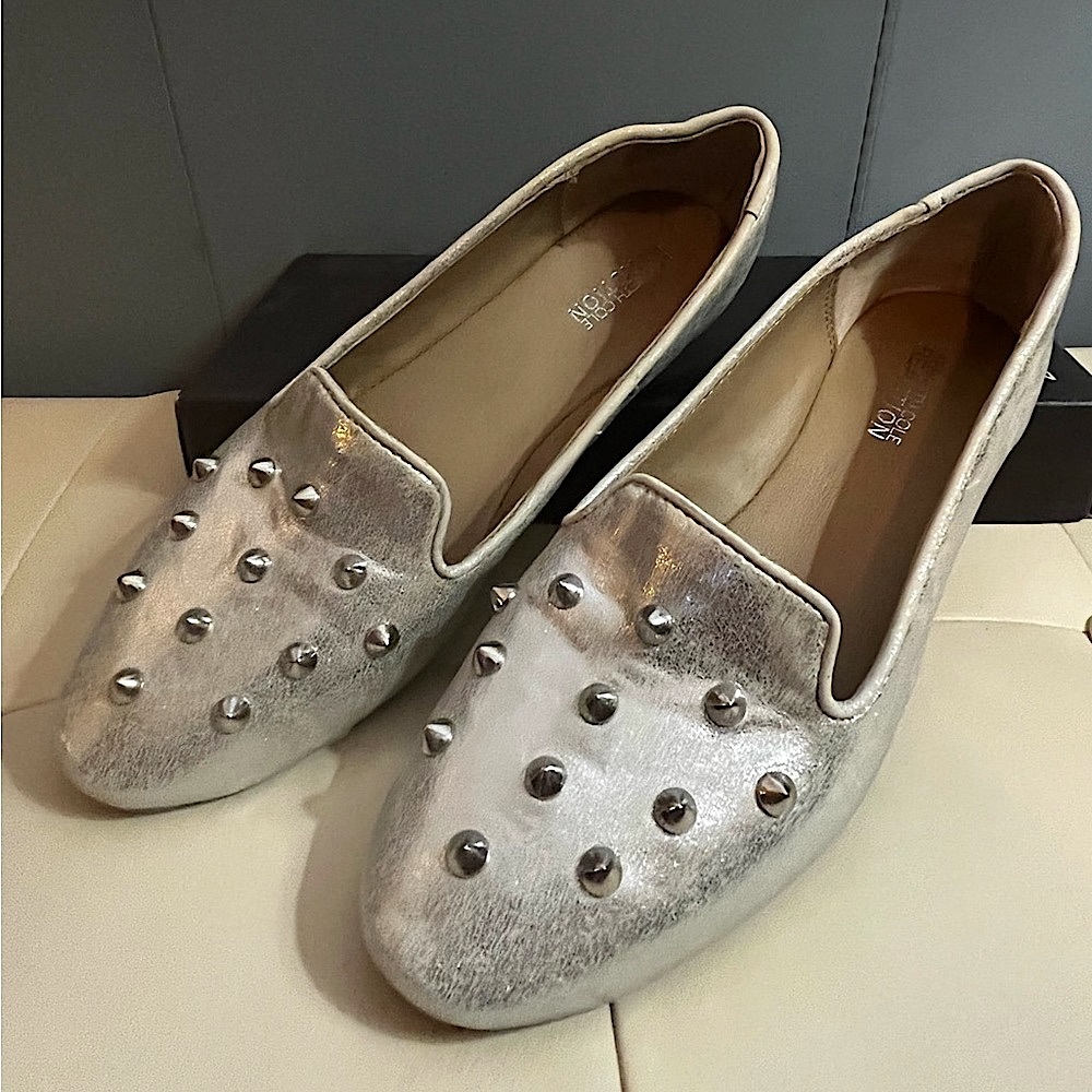 Like New Kenneth Cole silver studded flats 7M